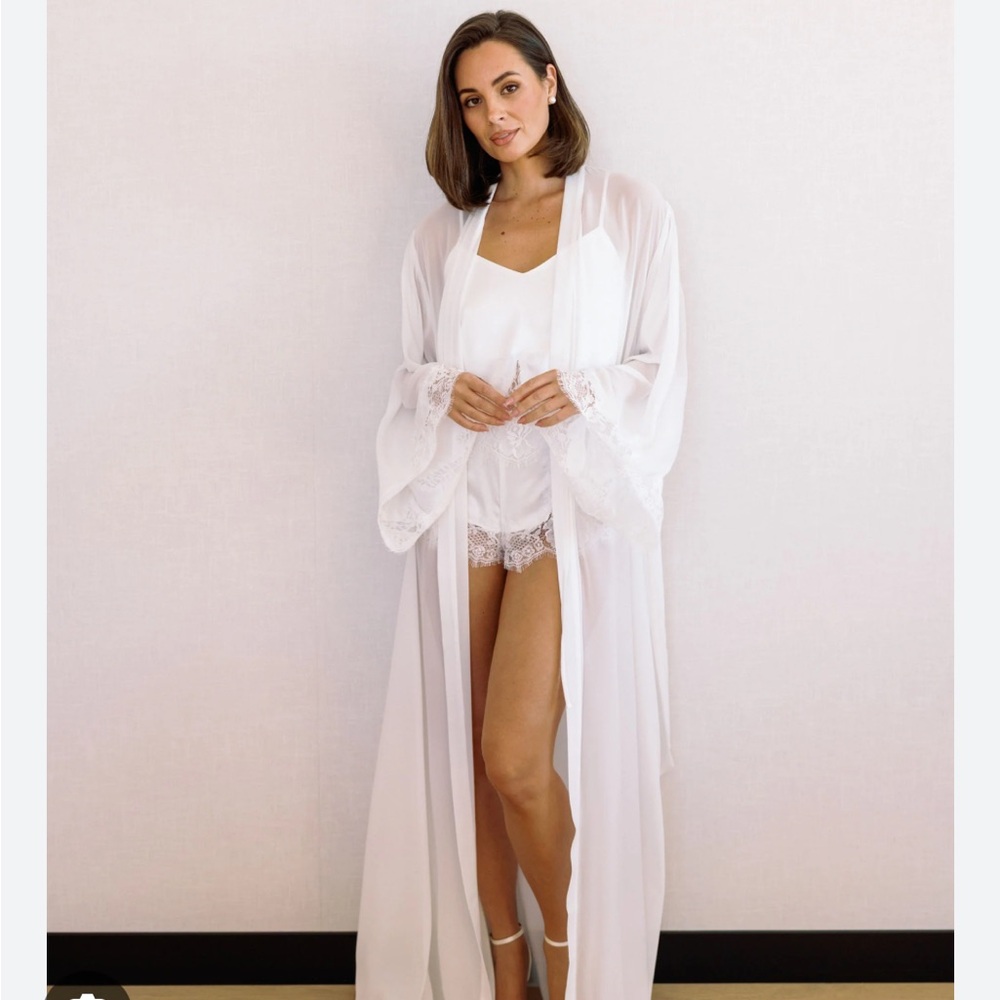 Luxurious White Lace Robe Set
